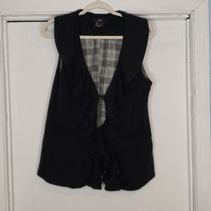 Luii Black Vest with Ruffle Dark Academia Style